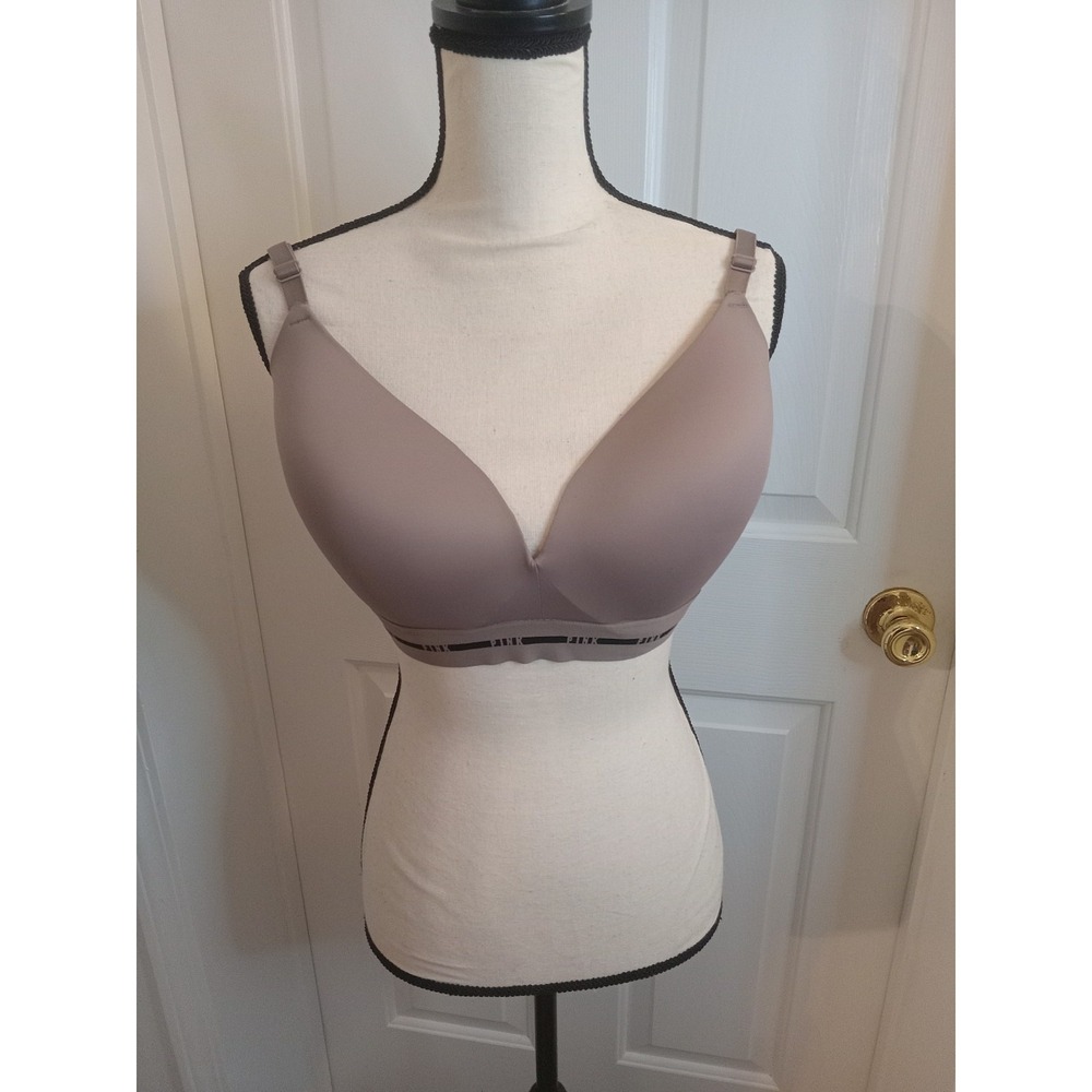 Victoria's Secret Padded No-Wire Bra 38DD Spell Out On‎ Bottom Band